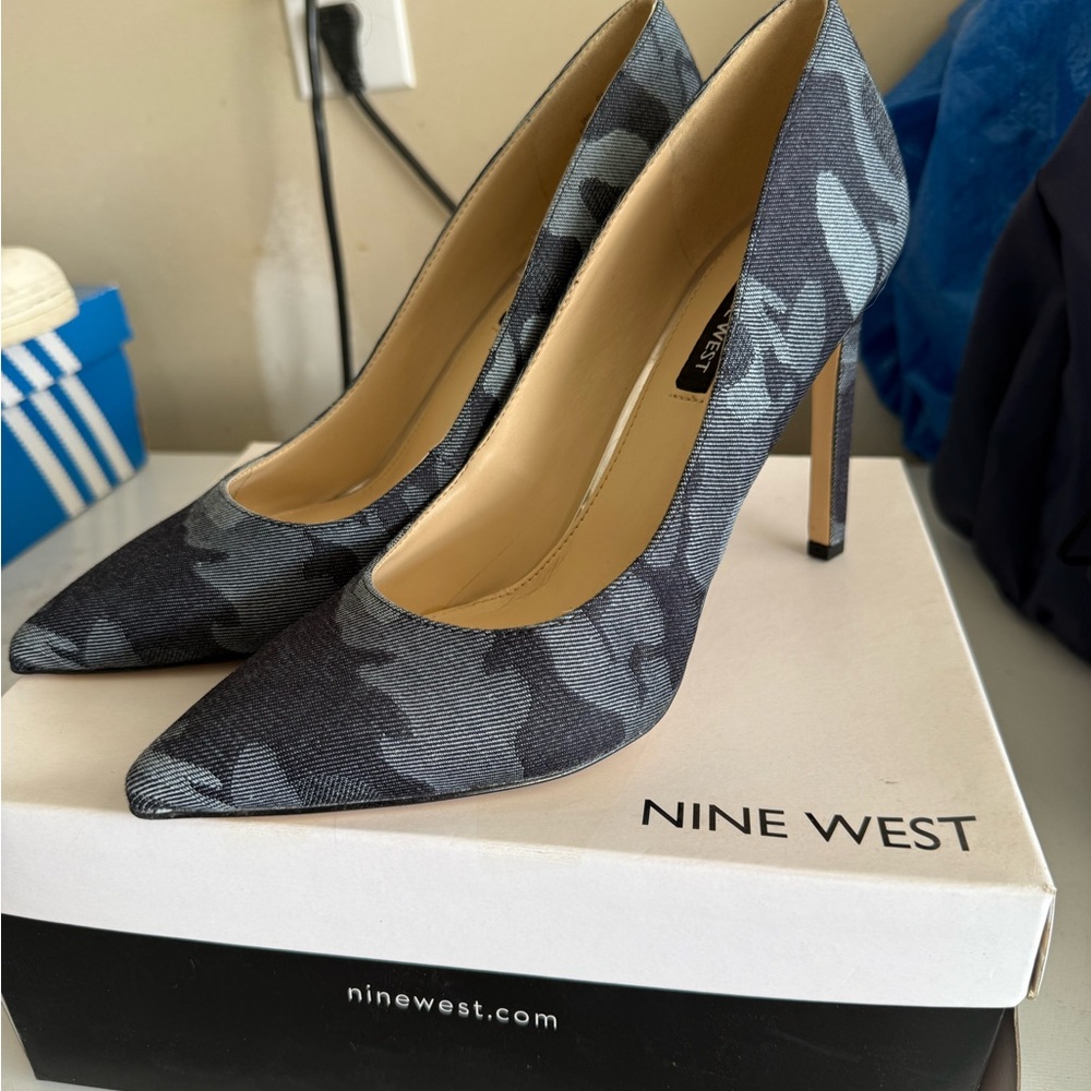 Nine West Gray Heels Pointed Toe Stiletto